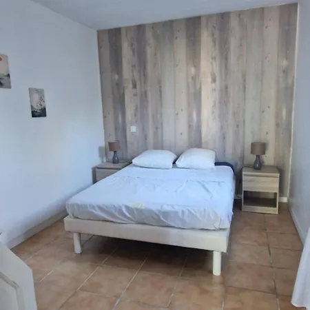 St Montan Апартаменты